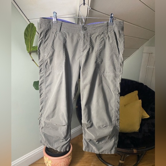Kuhl Pants - Kuhl Mid Rise Hiking Capri Pants Size 12 Charcoal Embroidered Outdoor Gorpcore